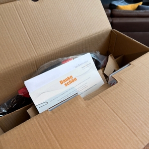 Der geöffnete Karton des Reisenthel DF7003 von oben.