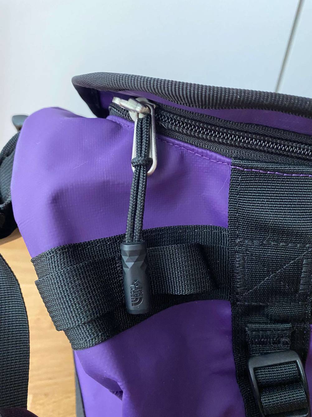 Reisverschluss von einer getesteten Reisetasche.