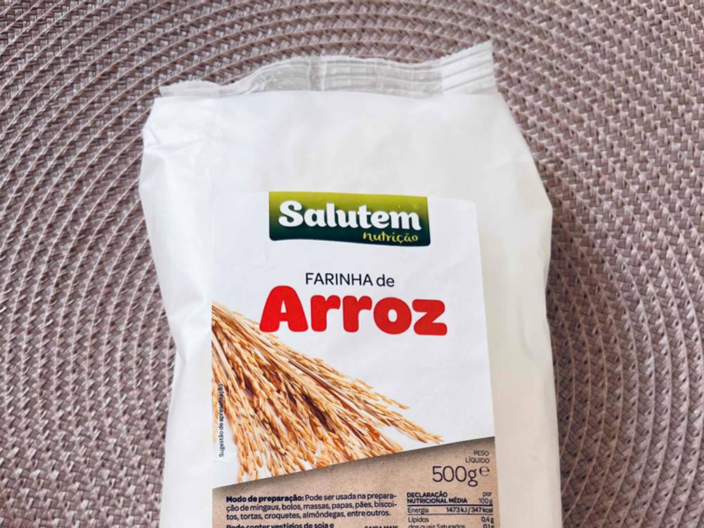 Reismehl im Test: Nahaufnahme des Labels auf der Vorderseite der Packung mit Logo.