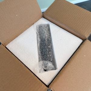 Der geöffnete Karton vom Relaxdays 10029956 von oben.