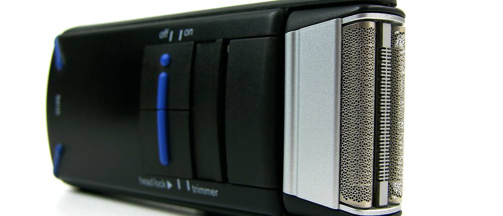 Remington-Rasierer-Test: Ein Rasierer liegt vor einem weißen Hintergrund.