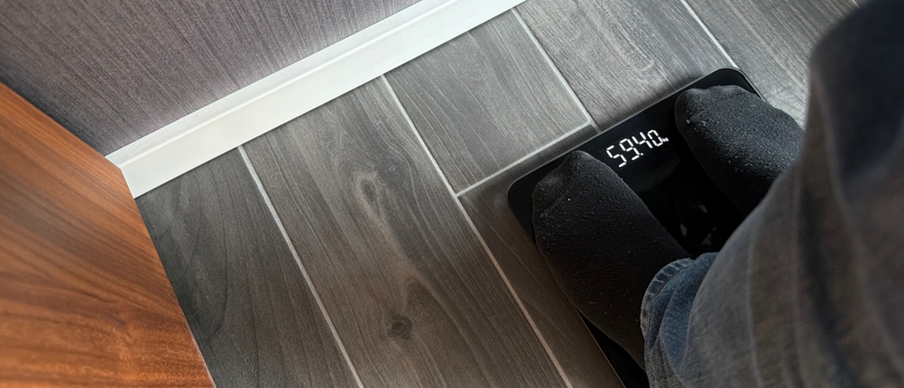 Auf der Renpho BG260R wird ein Gewicht von 59,4 kg angezeigt.