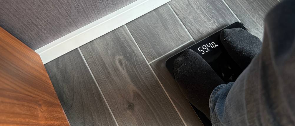 Auf der Renpho BG260R wird ein Gewicht von 59,4 kg angezeigt.