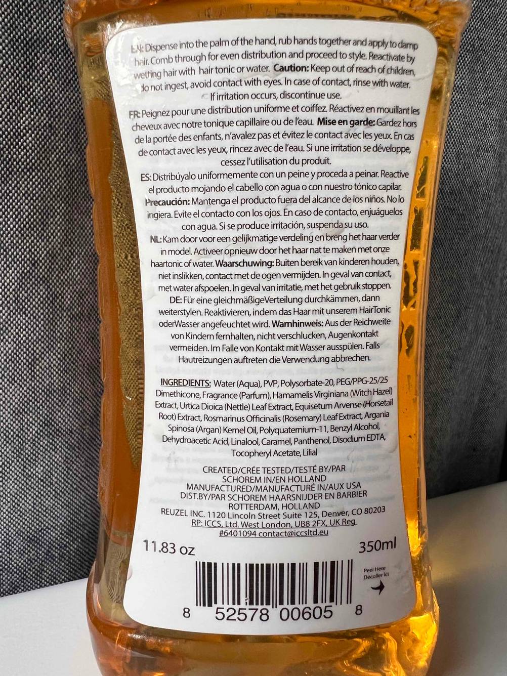 Im Test: Nahaufnahme auf das Label der Rückseite einer Flasche Bartshampoos mit Inhaltsangabe.