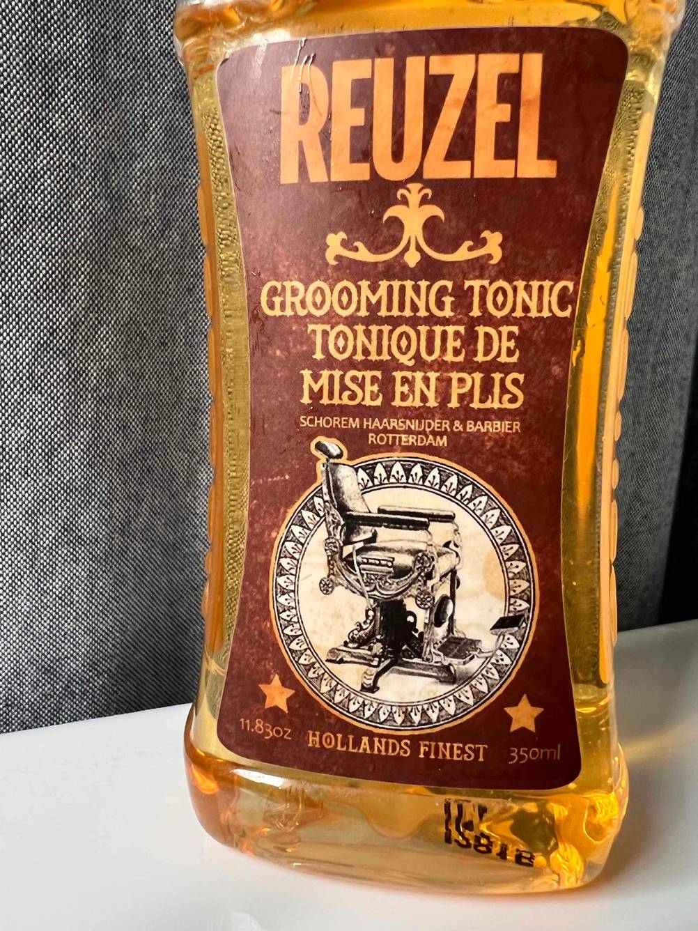 Bartshampoo getestet: Nahaufnahme des Labels auf der Vorderseite mit Logo und Informationen.