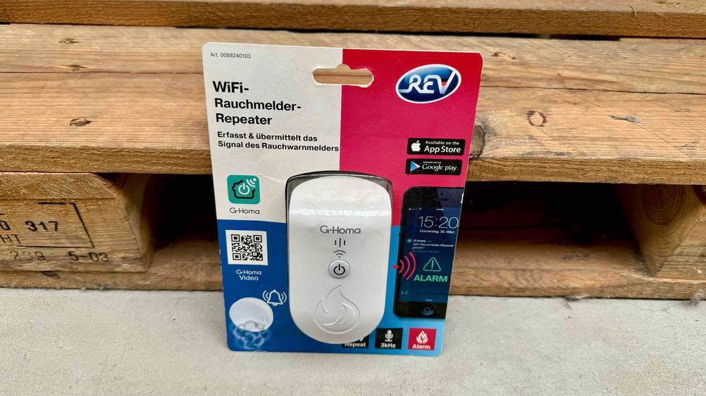 Getesteter Smart-Home-Rauchmelder hat ein helles Design.