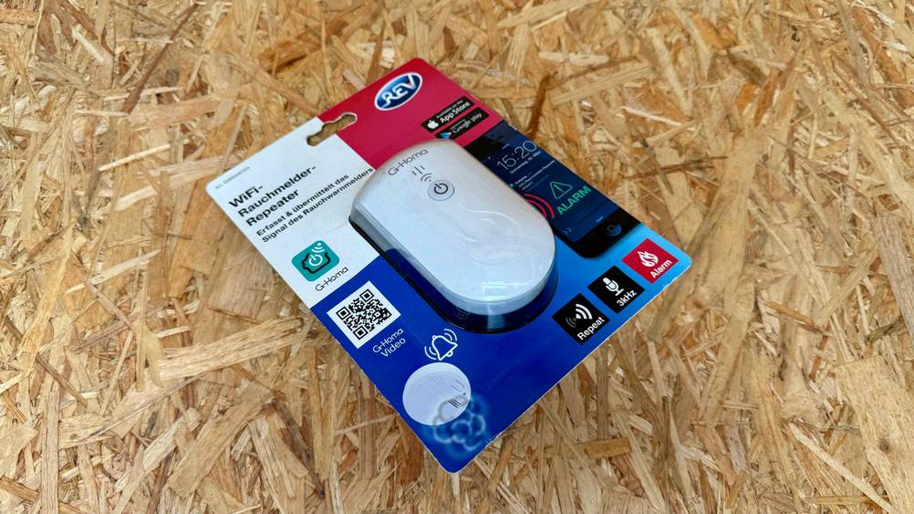 Smart-Home-Rauchmelder im Test: Produkt befindet sich in einer Verpackung.