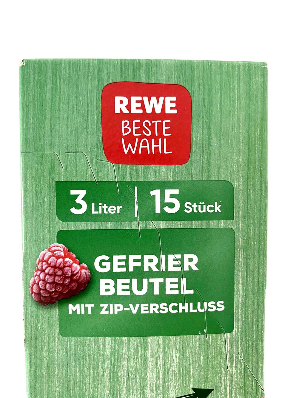 Im Test: Nahaufnahme des Labels mit Logo und Stückanzahl einer Packung Gefrierbeutel.