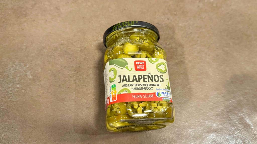 Auf einem Glas Jalapenos zum testen ist die Schärfe angegeben.