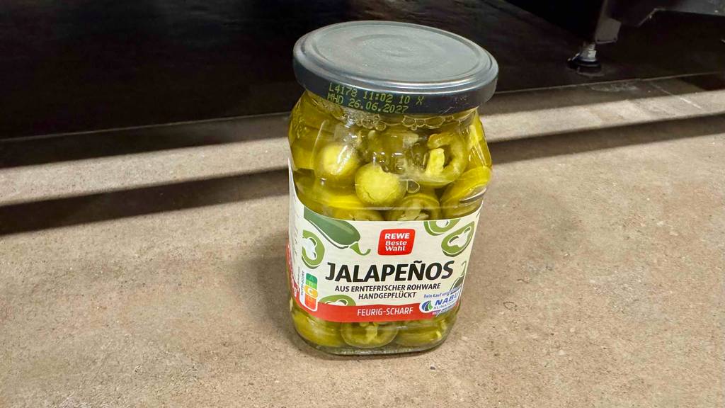 Jalapenos getestet: Auf dem Deckel steht das Mindesthaltbarkeitsdatum.