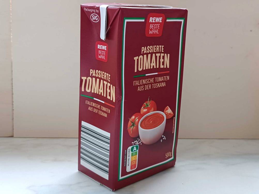 Beste Wahl passierte Tomaten in Seitenansicht