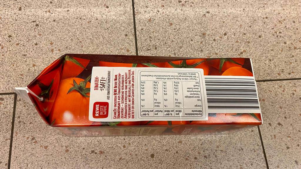 Getestet: Inhaltsangaben und Nährstoffe auf einem Tetrapak Tomatensaft.