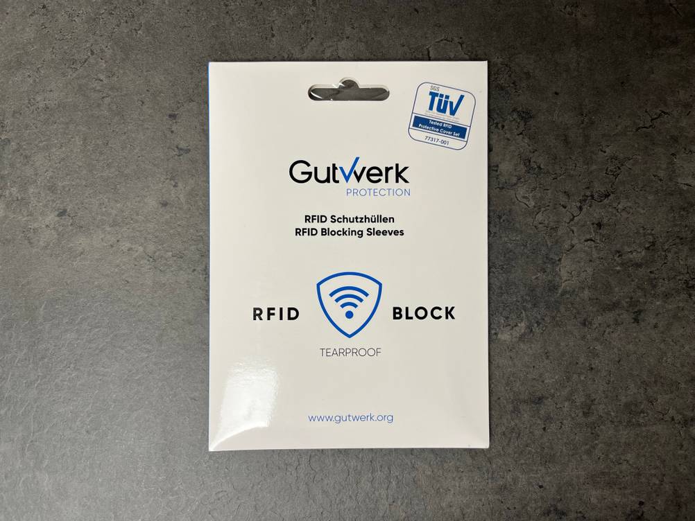 RFID-Blocker im Test: Die Verpackung eines RFID-Blockers der Marke Gutwerk.