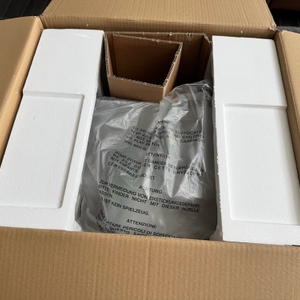 Geöffneter Karton des RGV 25GS-Lusso