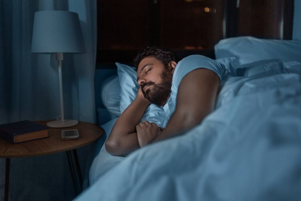 Ribose-Test: Ein schlafender Mann im Bett. 