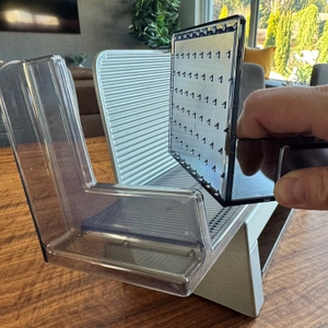 Eine Hand hält einen Aufsatz der Ritter E16 Duo Plus fest