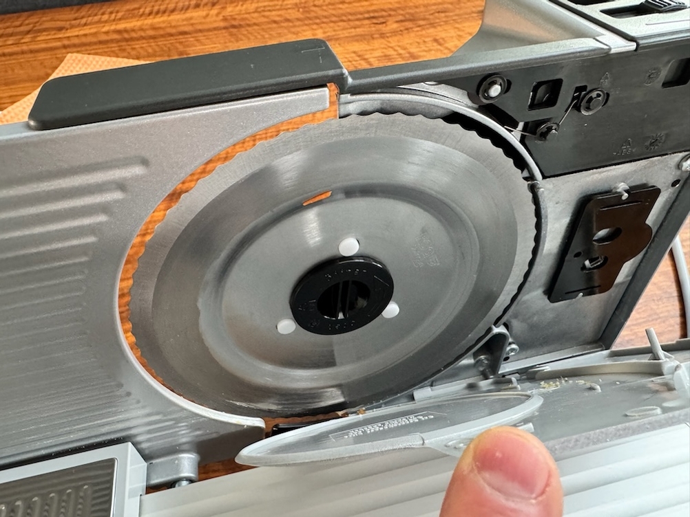 Messerabdeckung beim Ritter Serano 7 Duo Plus