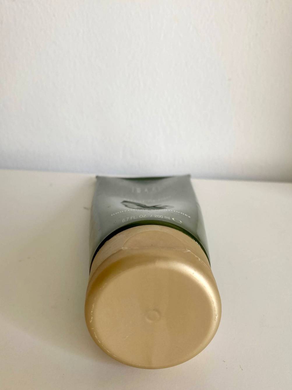Im Test: Nahaufnahme des Verschlussdeckels einer Tube Conditioner.