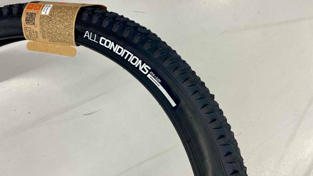 MTB-Reifen 27-5 im Test: Auf dem Reifen sind die Größe und weitere Infos aufgedruckt.