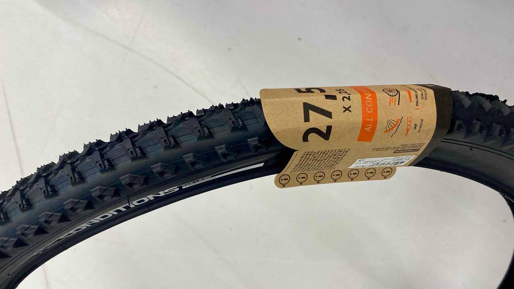 Nahblick auf die Noppen eines getesteten MTB-Reifen 27-5.