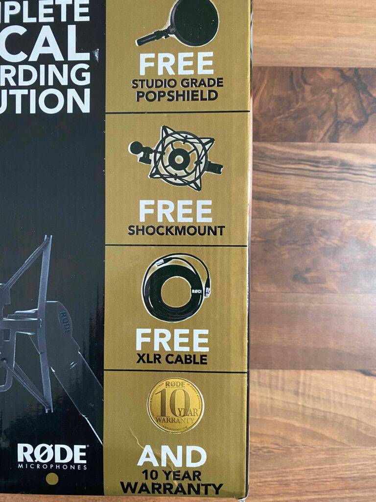 Ein Verpackungsdetail mit Produktinformationen zum getesteten PC-Mikrofon.