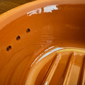 Lüftungslöcher im Inneren des Römertopf-Brottopf 81005