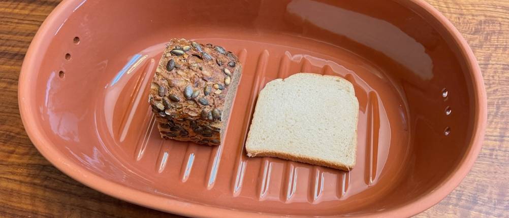 Brot und Toast im Inneren des Römertopf-Brottopf 81005