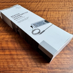 Der Karton des Rösle 16283 liegt auf einem Tisch