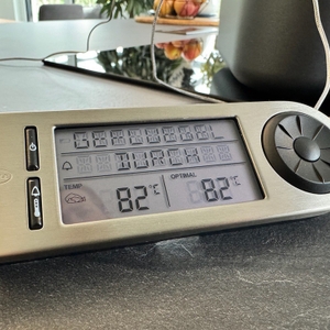 Das Display des Rösle 16283 zeigt eine Temperatur von 82°C an