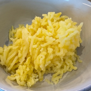 Nahaufnahme von gepressten Kartoffeln.