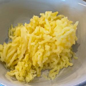 Nahaufnahme von gepressten Kartoffeln.