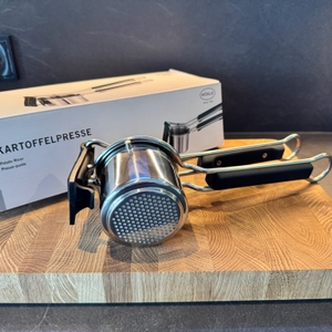 Rösle 16285 liegt vor dem Karton.