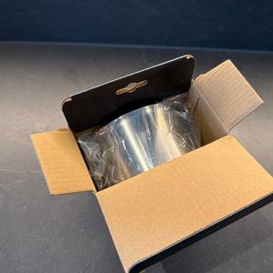 Der geöffnete Karton der Rösle-Burgerpresse PRO