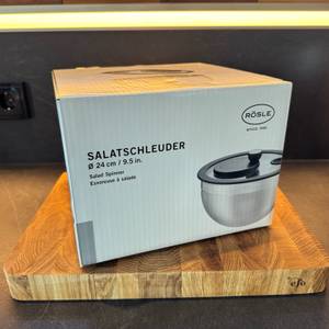 Karton der Rösle Salatschleuder mit Glasdeckel
