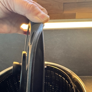 Biegsamer Gummideckel Rösle Salatschleuder mit Glasdeckel