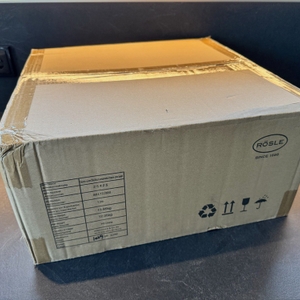 Der zusätzliche Karton des Rösle Vario steht auf einer Arbeitsplatte