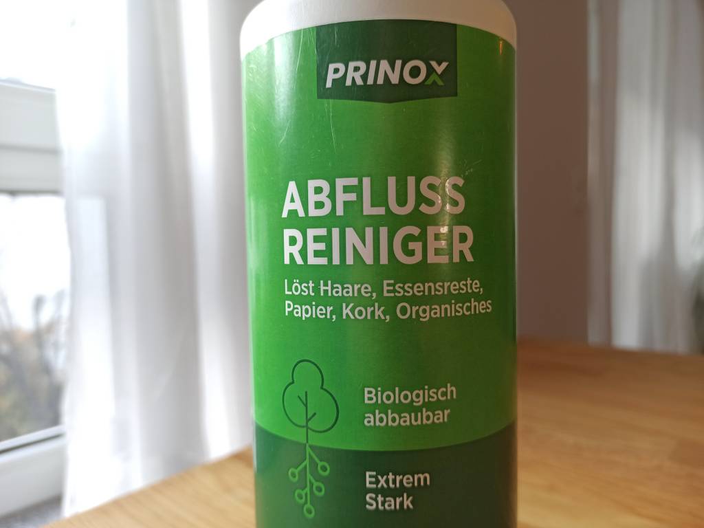 Rohrreiniger im Test in Detailansicht.