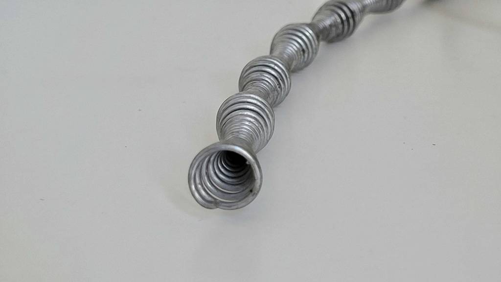 Detailansicht einer getesteten Rohrreinigungsspirale.