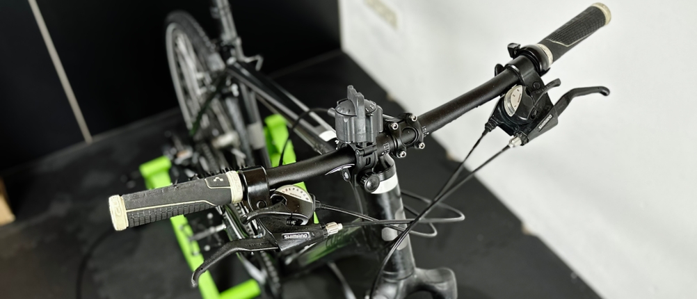 Die Gangschaltung des Rollentrainers von Relaxdays.