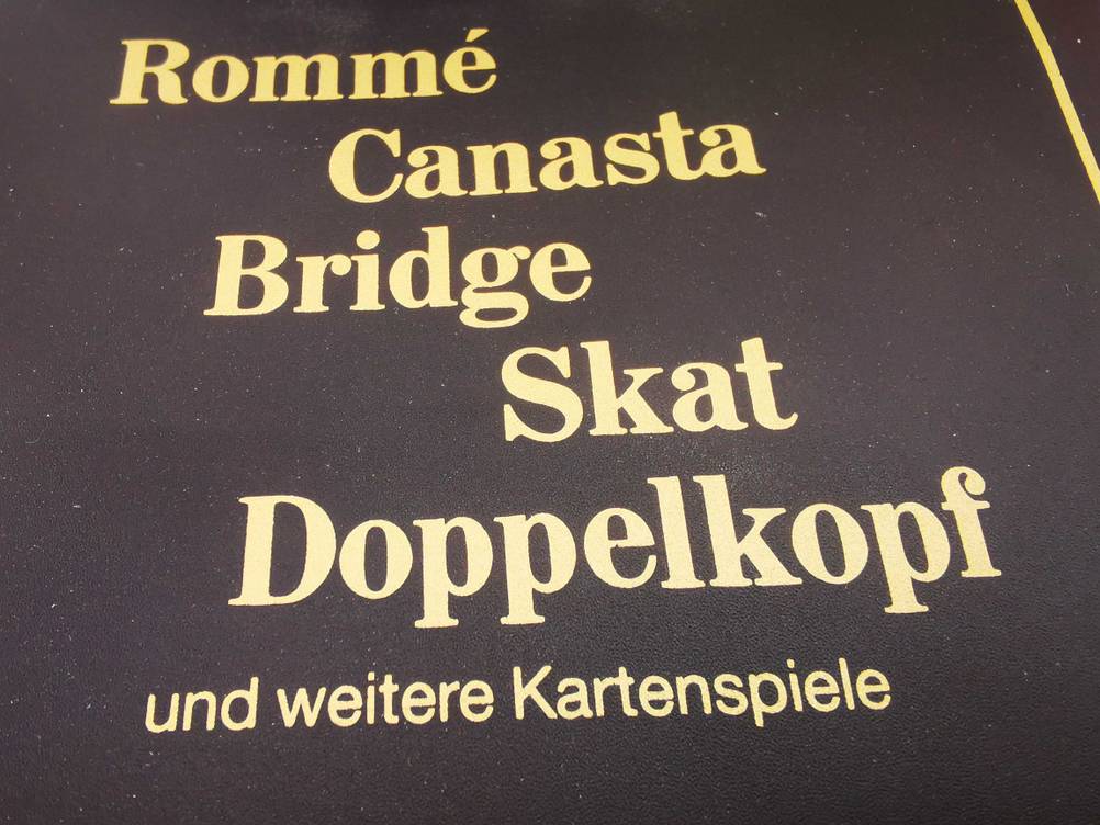 Rommé-Karten getestet: Nahaufnahme der Spielverpackung.