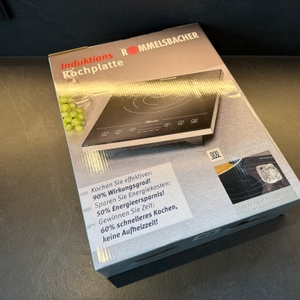 Der Karton der Rommelsbacher CT 2010/IN liegt auf einer Küchenarbeitsplatte