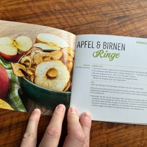 Ein Rezept für Apfel- & Birnenringe im Rezeptbuch des Rommelsbacher DA 950
