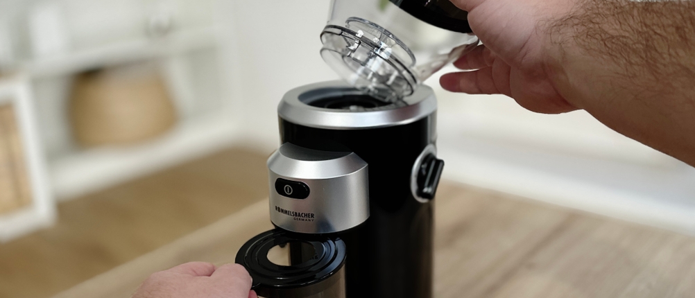 Espressomühlen im Test: Die EKM 300 wird auseinandergebaut.