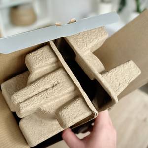 Kaffeemühlen im Test: Verpackung der Rommelsbacher-Kaffeemühle geöffnet.