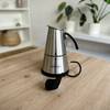Espressokocher im Test: Ein Espressokocher von Rommelsbacher auf einem Tisch.