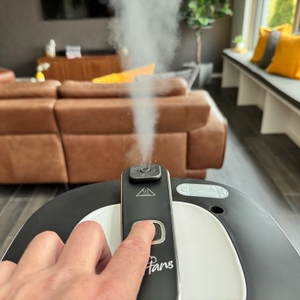 Aus dem Deckel des Rommelsbacher MD 1000 kommt Dampf