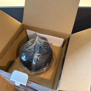 Der geöffnete Karton des Rommelsbacher MZ 400 von oben.