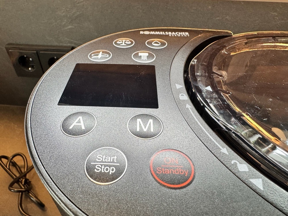 Die Bedienelemente der Rommelsbacher PM 220