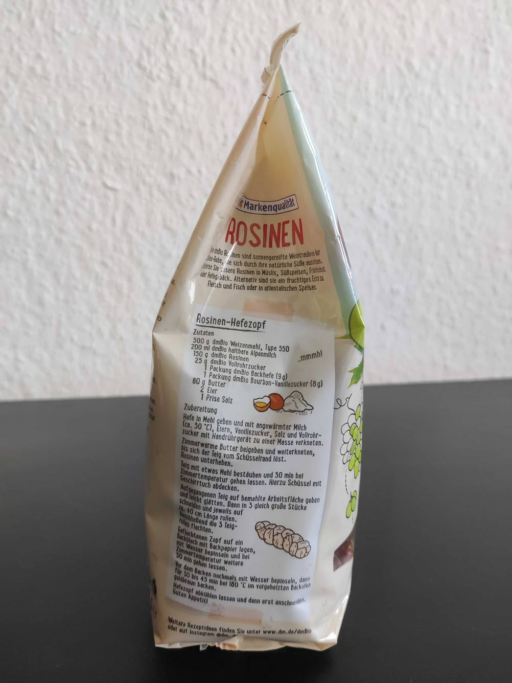 Rosinen getestet: Eine Packung von der Seite mit Rezept.