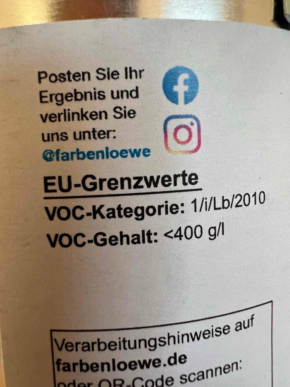 Rostschutzfarbe getestet: Nahufnahme der Informationen auf dem Label einer Dose.